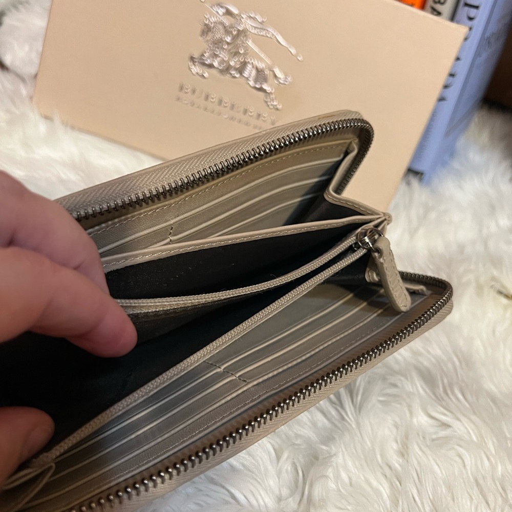 ***SOLD**Burberry Brown Coated Canvas And Leather Smoked Check Zip Around Wallet - Picture 2 of 10